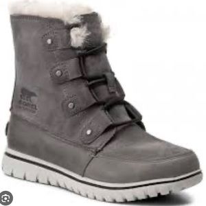 Sorel Cozy Joan Snow boots size 9 / Grey